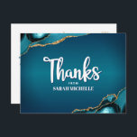 Cartão Postal Bat Mitzvah Turquoise Agate Script Obrigado<br><div class="desc">Certifique-se de que o seu Bat Mitzvah favorito mostre o seu apreço a todos os que apoiaram o seu evento principal! Envie este obrigado legal, único, moderno e personalizado que você faz. Script branco manuscrito e tipografia ousada sans serif sobrepõem um fundo azul-lacrimogêneo profundo com azul-turquesa acentuado com veias douradas...</div>