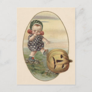Cartão Postal Bebê Chutando Abóbora Jack O' Lantern
