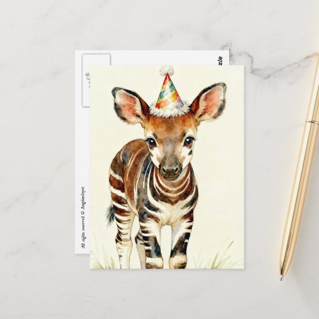 Cartão Postal Bebê ocapi com chapéu de festa  (Frente/Verso In Situ)