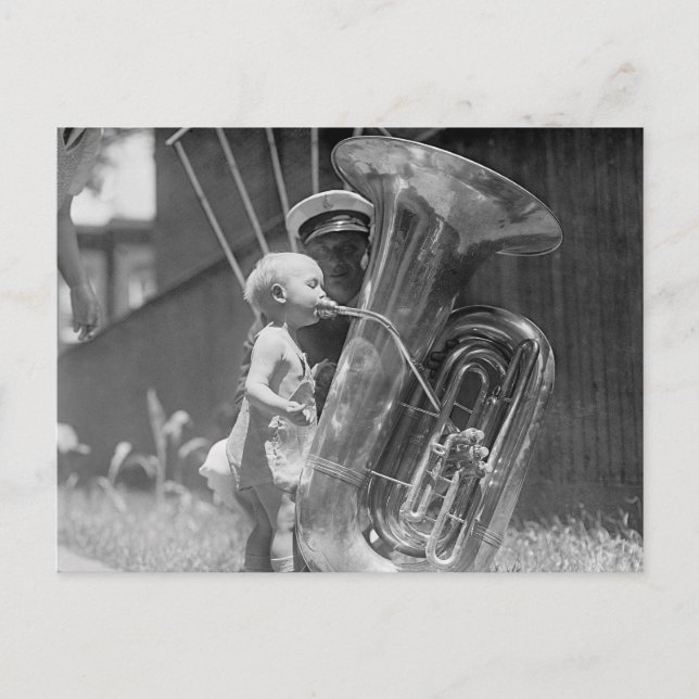 Cartão Postal Bebê Tocando Tuba, 1923 (Frente)