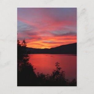 Cartão Postal Belo nascer do sol sobre um lago