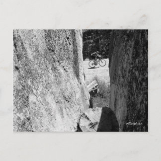 Cartão Postal Bicicleta através do granito B&W
