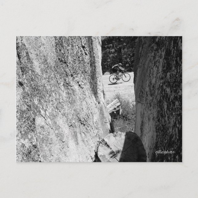 Cartão Postal Bicicleta através do granito B&W (Frente)