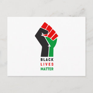 Cartão Postal Black Lives Matter levantou o símbolo do punho Afr