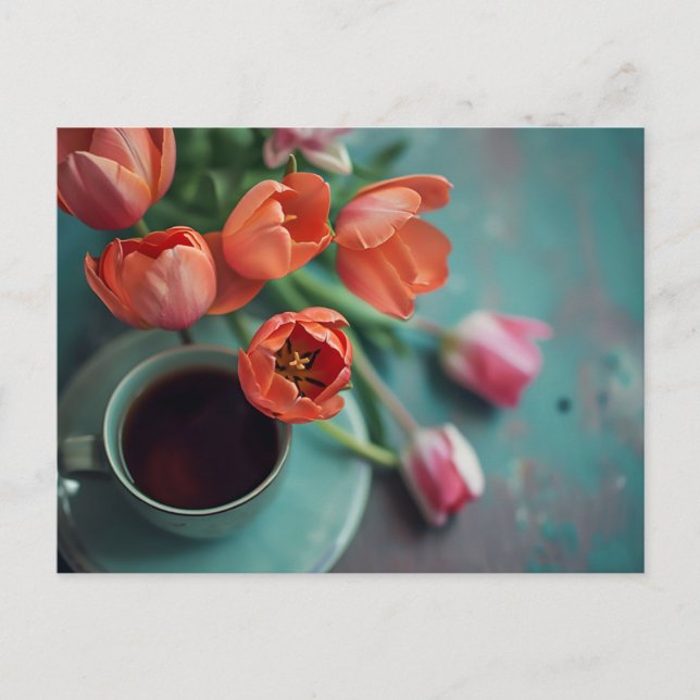 Cartão Postal Blaue Kaffeetasse umringt von bunten Tulpen (Frente)