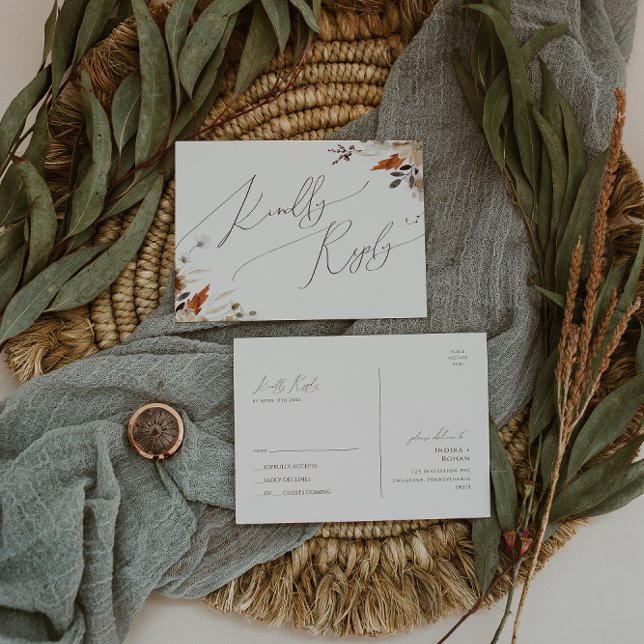 Cartão Postal Boho Autumn Wildflower | RSVP de Casamento de Beig (Criador carregado)
