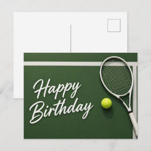 Cartão Postal Bola de tênis com Feliz Aniversário no campo