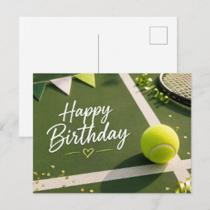 Cartão Postal Bola de tênis com Feliz Aniversário no campo