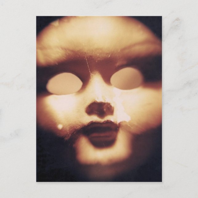 Cartão Postal Boneca assustadora (Frente)