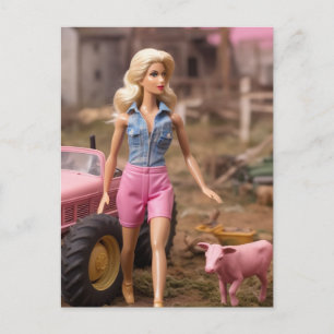 Cartão Postal boneca loira numa fazenda apocalíptica postada