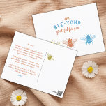Cartão Postal Bonita Bumble Bee Obrigado Apreciação<br><div class="desc">Expresse a sua gratidão com o nosso obrigado 'Além da Grateful', o seu cartão-postal com abelhas coloridas adoráveis com detalhes cardíacos em suas asas. Esta design encantadora é perfeita para agradecer aos professores, amigos ou entes queridos pelo seu apoio. Simplesmente personalize sua mensagem no verso para que eles saibam o...</div>