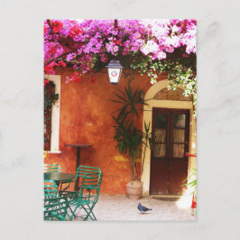 Cartão Postal Bougainvillea que cresce fora de uma casa,