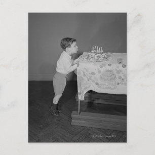 Cartão Postal Boy Blowing Out Candles