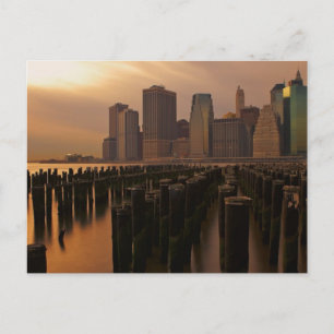 Cartão Postal Brilho de sol durante os céus tempestuosos sobre o