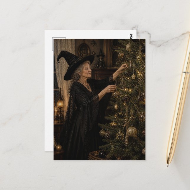 Cartão Postal Bruxa Decora Sua Árvore de Yule (Frente/Verso In Situ)