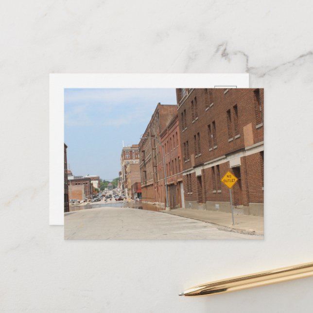 Cartão Postal Buildings and NO OUTLET in Burlington, Iowa (Frente/Verso In Situ)