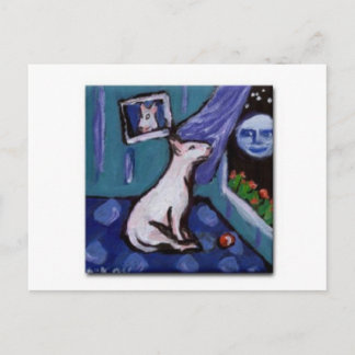 Cartão Postal Bull Terrier hipnotizado pela grande lua sorrident