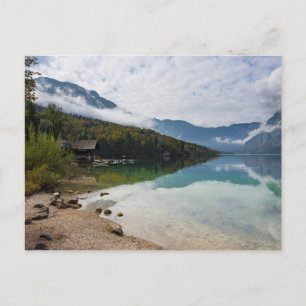 Cartão Postal Cabina ao lado do lago de Bohinj, na Eslovênia