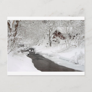 Cartão Postal Cabina de Montanha Snowy e Creek