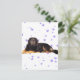 Cartão Postal Cachorro com Corações Púrpuros Caindo (Em pé/Frente)