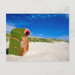 Cartão Postal Cadeira de praia verde no Mar do Norte