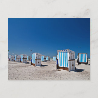 Cartão Postal Cadeiras de praia em terra no mar Báltico