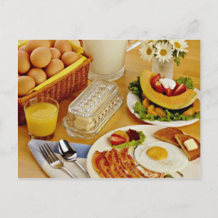 Cartão Postal Café da manhã de bacon, ovos e jarra de leite flui