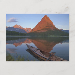 Cartão Postal Caiaque de madeira no Lago Swiftcurrent ao nascer 