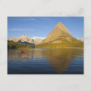 Cartão Postal Caiaque no Lago Swiftcurrent ao nascer do sol no