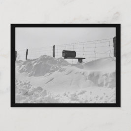 Cartão Postal Caixa de Correio na Cerca na Foto de Alta Neve