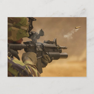 Cartão Postal Caixa de Shell Disparada de um Rifle M-4