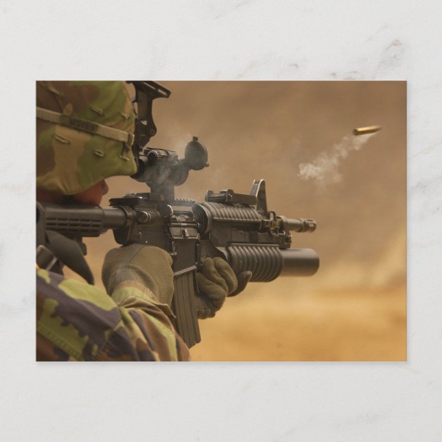 Cartão Postal Caixa de Shell Disparada de um Rifle M-4 (Frente)