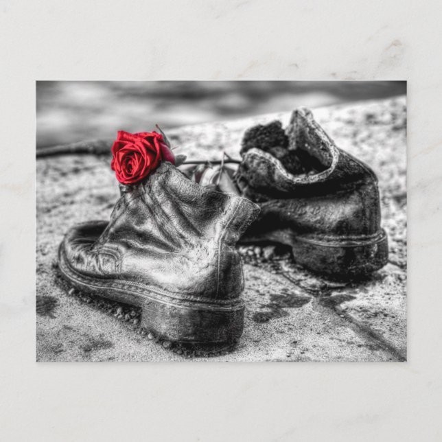 Cartão Postal Calçados Na Bacia Do Danúbio (Frente)