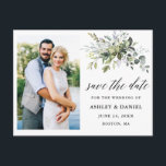Cartão Postal Calliografia Greenery Salva a Foto da Data<br><div class="desc">Roteiro de Caligrafia Moderna Manuscrito Elegante Aquarela Verde Botânico Anúncio do Noivado de Casamento Foto Salvar O Cartão-Postal de Data inclui folhas de eucalipto,  folhagem botânica verde,  folhas azuis empoeiradas e outros belos verdes botânicos.</div>
