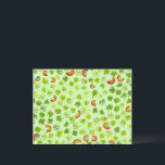 Cartão Postal Camarões d'água e Rainbows Irish St Patty's<br><div class="desc">Um padrão aquarela de shamrocks e arco-íris traz a sorte dos irlandeses e decora este cartão. Mão pintada por mim para você. Adicione seu próprio texto ou altere as cores. Para mais designs e cores,  verifique meu compro! Ou me avise se quiser algo personalizado.</div>