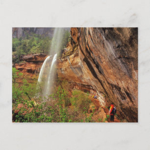 Cartão Postal Caminhando na Trilha Emerald Pools em Zion Nationa