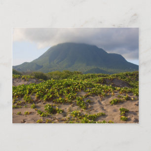 Cartão Postal Caribe o pico da ilha vulcânica da praia
