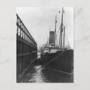 Cartão Postal Carpathia in dock in New York 1912
