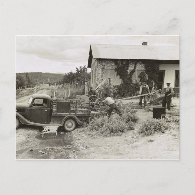 Cartão Postal Carregando um cortador - 1940. (Frente)