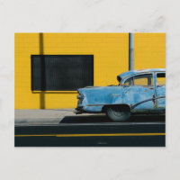 Carro Azul Rusty e Parede Amarelo