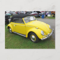 Carro compacto amarelo