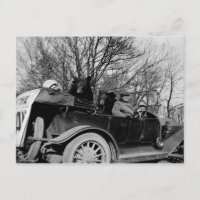 Carro de turismo da década de 1910 com fotografia