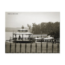 Cartão-postal B&W do Waterfront Park, Hudson, Nova