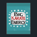 Cartão Postal Cartão-postal Big Karate Energy<br><div class="desc">"Big Karate Energy" é um design de texto divertido com forma de sotaque branco cercado por pontos brancos texturizados.</div>