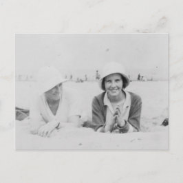 Cartão Postal Cartão-postal das damas em Praia, preto e branco