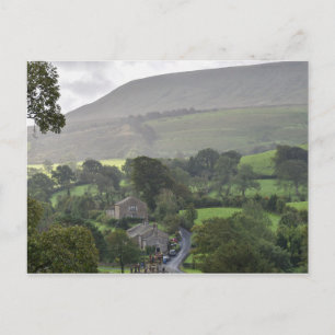 Cartão Postal Cartão-postal de Downham Village E Pendle Hill
