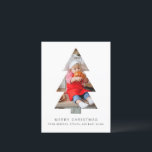 Cartão Postal Cartão-postal de Natal minimalista com árvore<br><div class="desc">Este cartão de feriado minimalista irá facilmente extrair a sua fotografia na forma de uma árvore de Natal. Faz uma bela e simples silhueta que se destacará da multidão. É recomendável que você use uma foto com o assunto centrado, e espaço extra tanto na horizontal quanto na vertical para permitir...</div>