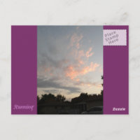 Cartão-postal de Nuvens Azuis Roxas e Claras