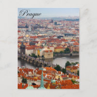 Cartão-postal de Praga Charles Bridge (mais carros