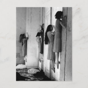 Cartão Postal Cartão-postal de Vintage Creepy Posse de Mulheres